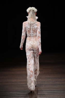 Naeem Khan gelin gösteri 