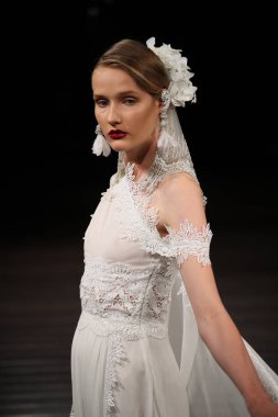 Naeem Khan gelin gösteri 