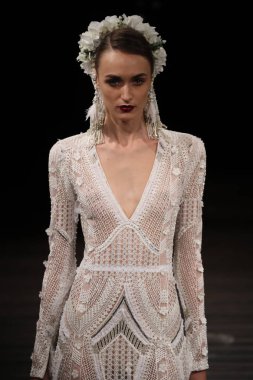 Naeem Khan gelin gösteri 