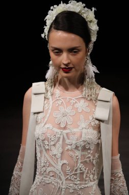 Naeem Khan gelin gösteri 