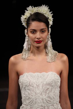 Naeem Khan gelin gösteri 