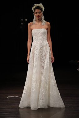 Naeem Khan gelin gösteri 