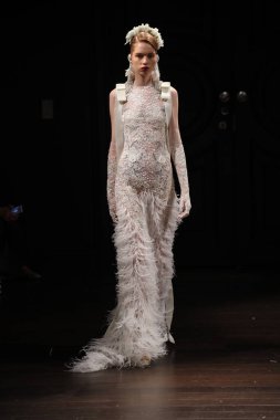 Naeem Khan gelin gösteri 