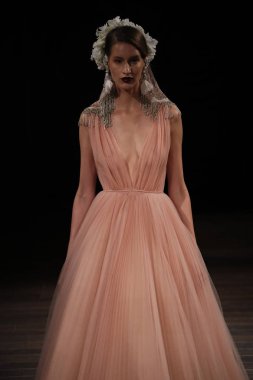 Naeem Khan gelin gösteri 