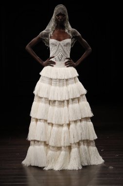 Naeem Khan gelin gösteri 