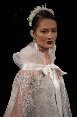 Naeem Khan gelin gösteri 