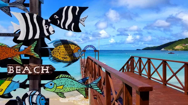 Znak Plaży Tropikalnej Wyspie Białym Piaskiem Turkusową Wodą — Zdjęcie stockowe