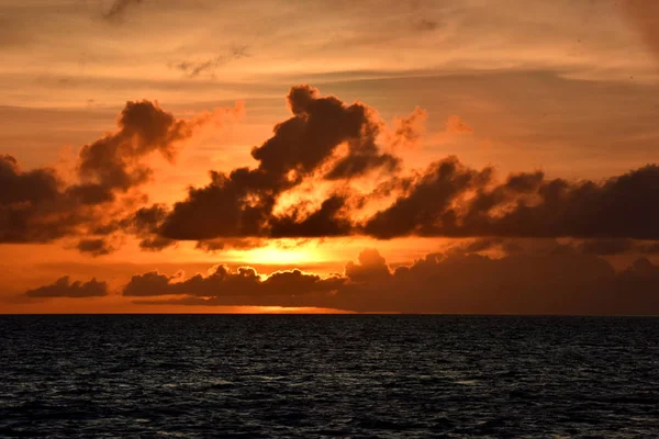 Kleurrijke Prachtige Zonsondergang Zee Zomer Oranje Achtergrond — Stockfoto
