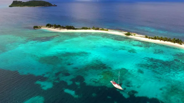 Tropik Ada Turkuaz Denizle Çevrili Hava Görünümünü Drone Üzerinden Üstten — Stok fotoğraf
