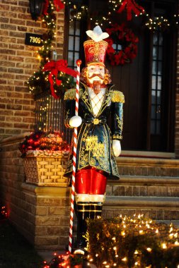 Brooklyn, New York - 20 Aralık 2017 - Dyker Heights Noel ışıkları tatil sezonu için Metropolitan Area Brooklyn, New York dekore evlerin en sevimli küçük alandır