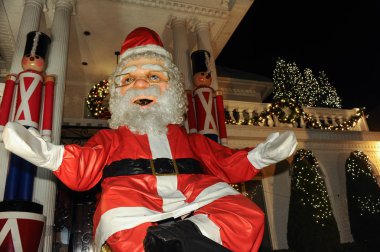 Brooklyn, New York - 20 Aralık 2017 - Dyker Heights Noel ışıkları tatil sezonu için Metropolitan Area Brooklyn, New York dekore evlerin en sevimli küçük alandır