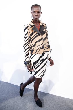 Milan, İtalya - 22 Eylül: Manken sahne arkasında Roberto Cavalli gösteriden önce Milano, İtalya Milano moda hafta ilkbahar/yaz 2018 üzerinde 22 Eylül 2017 sırasında görülür.