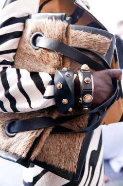 Milan, İtalya - 22 Eylül: Manken sahne arkasında Roberto Cavalli gösteriden önce Milano, İtalya Milano moda hafta ilkbahar/yaz 2018 üzerinde 22 Eylül 2017 sırasında görülür.