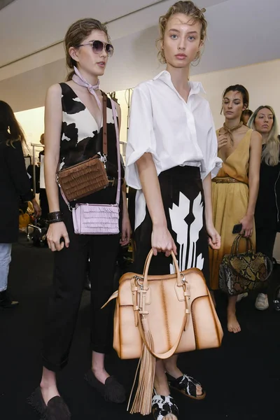 Milan Italy September Models Seen Backstage Ahead Tods Show Milan — Stock Photo, Image