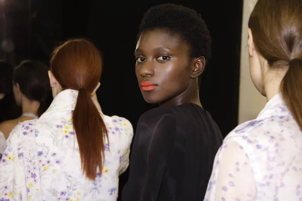 Milão Itália Setembro Modelos São Vistos Nos Bastidores Antes Show — Fotografia de Stock