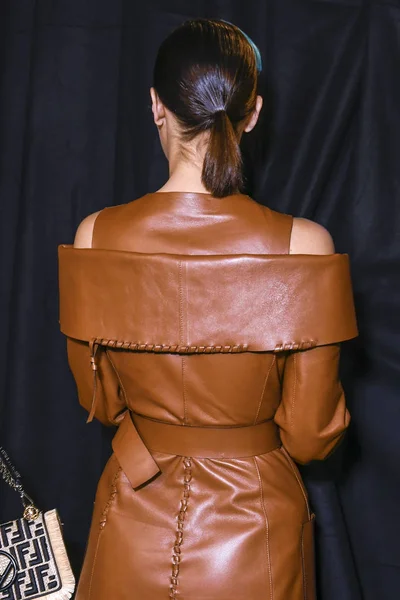 Milan Olaszország Szeptember Bella Hadid Látható Backstage Előtt Fendi Show — Stock Fotó