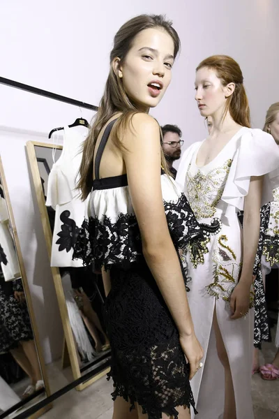 Milan Italy September Model Seen Backstage Ahead Fausto Puglisi Show — Stock Photo, Image