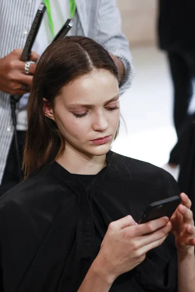 Milan Italy September Model Seen Backstage Ahead Brognano Show Milan — Stock Photo, Image