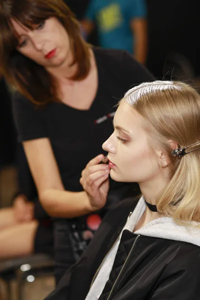 Milan Italy September Model Getting Ready Backstage Aigner Show Milan — Stock Photo, Image