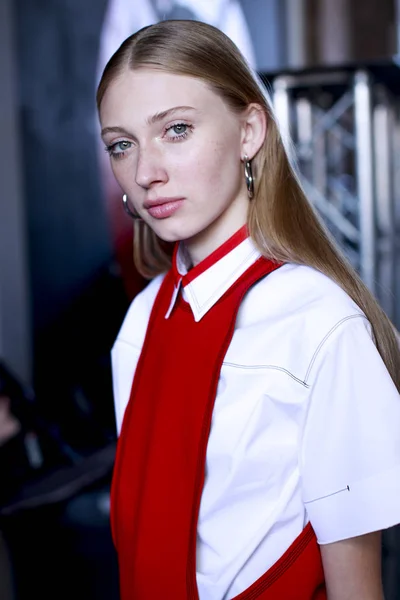 Milan Italy September Model Seen Backstage Ahead Aquilano Rimondi Show — Stock Photo, Image