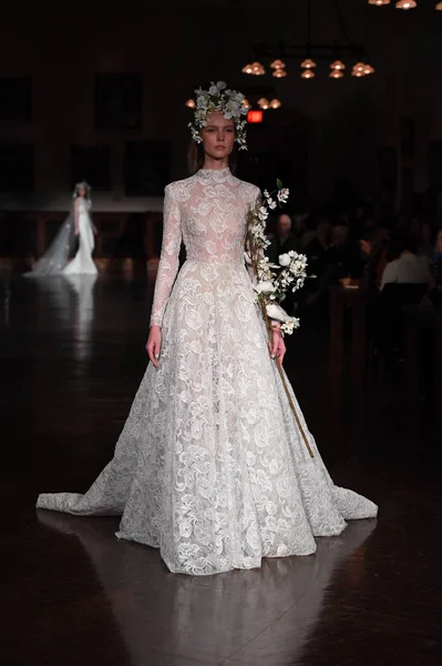 New York Április Modell Sétál Kifutópálya Rajta Reem Acra Tavaszi — Stock Fotó