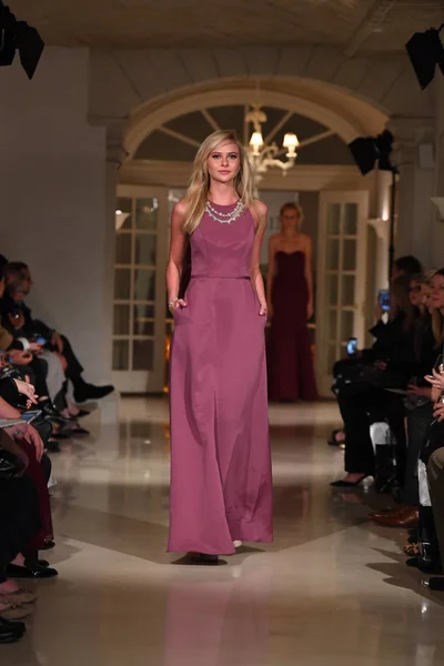 New York April Model Walks Runway Oleg Cassini Spring 2019 — Stock Photo, Image