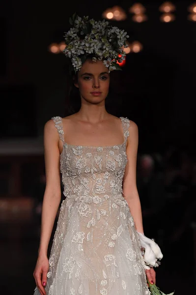 New York April Model Walks Runway Wearing Reem Acra Spring — Stock Photo, Image