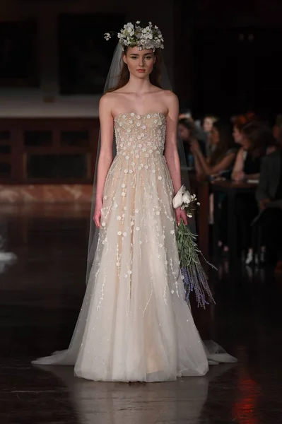 New York April Model Walks Runway Wearing Reem Acra Spring — Stock Photo, Image