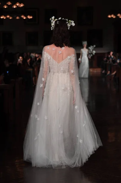 New York April Model Walks Runway Wearing Reem Acra Spring — Stock Photo, Image