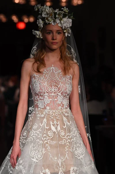 New York April Model Walks Runway Wearing Reem Acra Spring — Stock Photo, Image