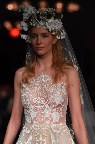 New York April Model Walks Runway Wearing Reem Acra Spring — Stock Photo, Image