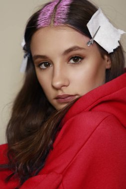 Milan, İtalya - 22 Eylül: Manken görülür öncesinde Aigner gösterisi sırasında üzerinde 22 Eylül 2017 Milan moda hafta ilkbahar/yaz 2018, Milano, İtalya.