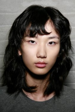 Milan, İtalya - 22 Eylül: Manken sahne arkasına Brognano gösteri öncesinde, Milano, İtalya Milano moda hafta ilkbahar/yaz 2018 üzerinde 22 Eylül 2017 sırasında görülür. 