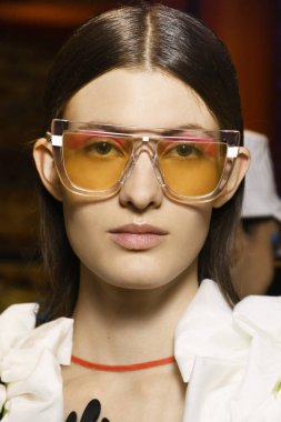 Milan, İtalya - 22 Eylül: Manken sahne arkasında Byblos Milano Haritayı öncesinde, Milano, İtalya Milano moda hafta ilkbahar/yaz 2017 üzerinde 22 Eylül 2016 sırasında görülür.
