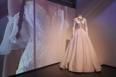 New York, Ny - Nisan 13: Düğün elbise sunu sırasında 2019 Rivini ve Alyne koleksiyonları üzerinde 13 Nisan 2018 New York City. 