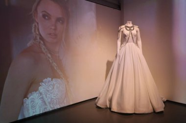 New York, Ny - Nisan 13: Düğün elbise sunu sırasında 2019 Rivini ve Alyne koleksiyonları üzerinde 13 Nisan 2018 New York City. 