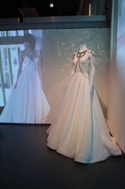 New York, Ny - Nisan 13: Düğün elbise sunu sırasında 2019 Rivini ve Alyne koleksiyonları üzerinde 13 Nisan 2018 New York City. 