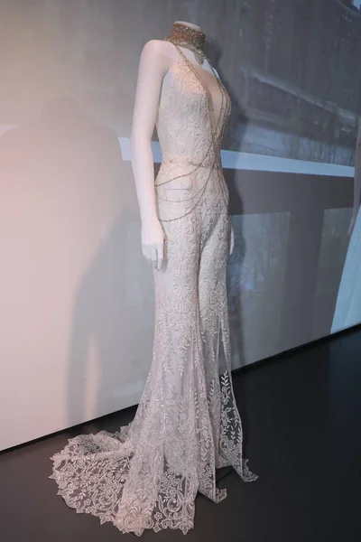 New York Nisan Düğün Elbise Sunu Sırasında 2019 Rivini Alyne — Stok fotoğraf