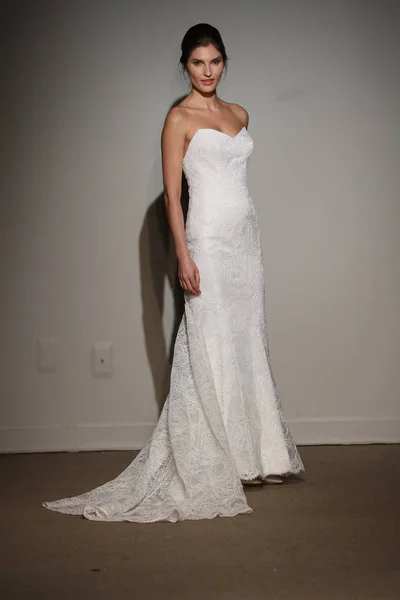 纽约州 4月14日 一个模型走跑道在安娜 Maier Maija 春季2019新娘时装秀2018年4月14日在纽约市 — 图库照片