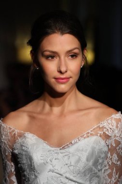 New York, Ny - 14 Nisan: Manken Anna Maier sırasında pist yürür / Ulla Maija bahar 2019 gelin moda show 14 Nisan 2018 New York'ta. 