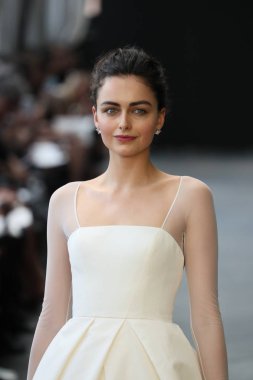 New York, Ny - Nisan 13: Amsale haraç bahar 2019 pist pist göstermek Gramercy Park Hotel adlı 13 Nisan 2018 New York'ta bir model yürür..