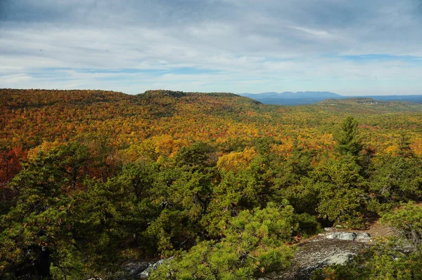 Chaîne Montagnes Colorées Automne Avec Feuillage Rouge Vert Orange Doré — Photo