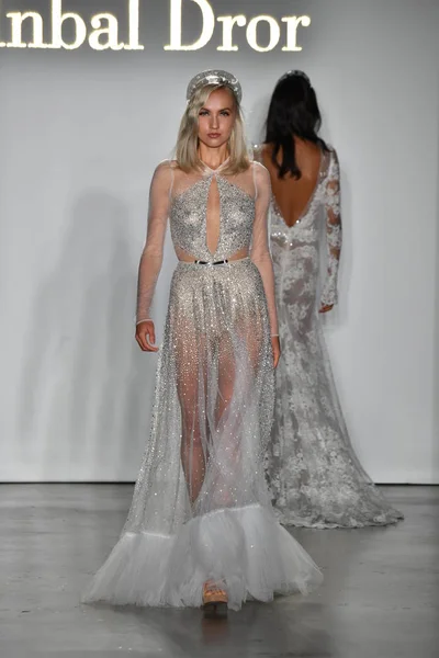 New York Ottobre Una Modella Percorre Pista Durante Inbal Dror — Foto Stock