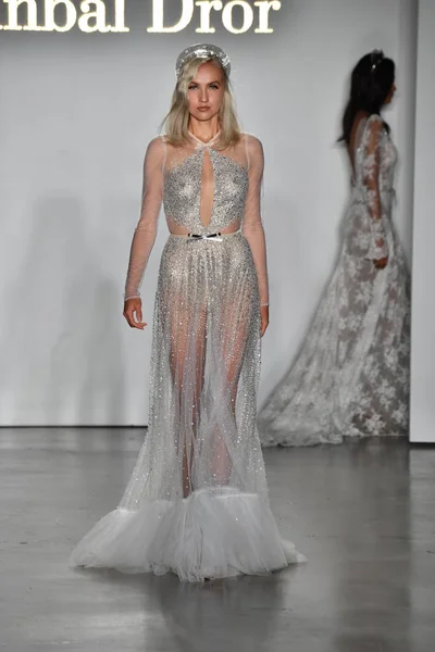 New York October Model Walks Runway Inbal Dror Fall 2020 — Stock Photo, Image