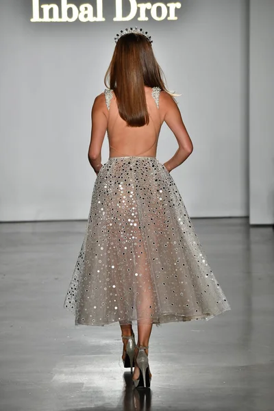 New York October Model Walks Runway Inbal Dror Fall 2020 — 스톡 사진