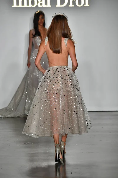 New York October Model Walks Runway Inbal Dror Fall 2020 — 스톡 사진