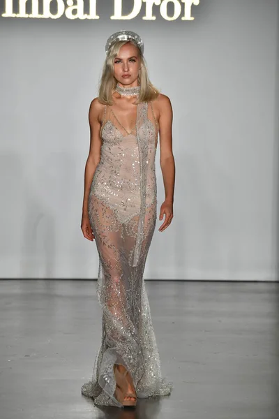 New York October Model Walks Runway Inbal Dror Fall 2020 — 스톡 사진