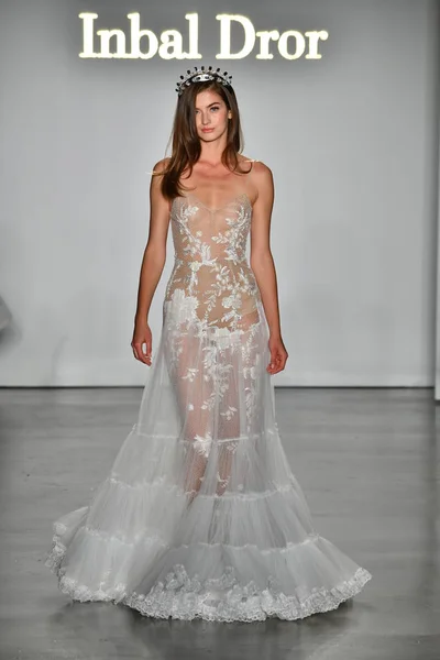 New York October Model Walks Runway Inbal Dror Fall 2020 — 스톡 사진