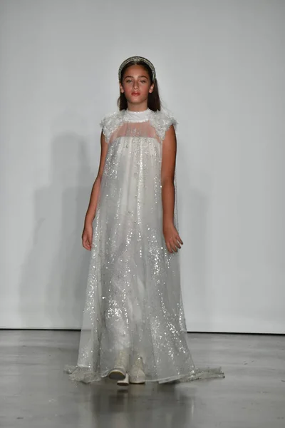 New York October Inbal Daughter Emma Walks Runway Inbal Dror — Stock Photo, Image