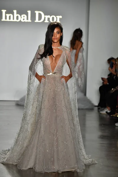 New York October Model Walks Runway Inbal Dror Fall 2020 — 스톡 사진